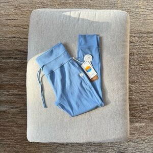 NWT Vuori Daily Leggings in Isle Blue